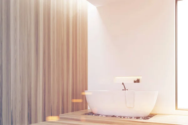 Beyaz, ahşap duvar banyo, tonda yan görünüm — Stok fotoğraf
