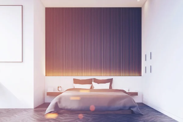 Čelní pohled ložnice s dřevěnou stěnou, tónovaný — Stock fotografie