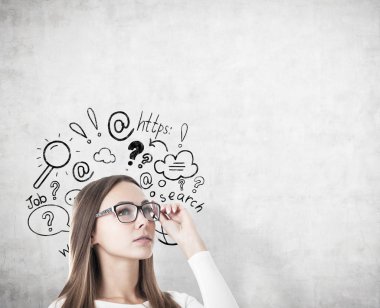 Kız gözlük ve Internet arama