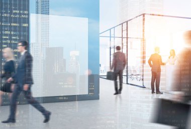 Office ile birlikte cam duvarları ve poster, insanlar