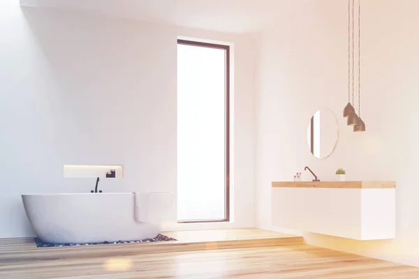 Ecke eines Badezimmers mit weißen Wänden, getönt — Stockfoto