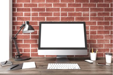 Beyaz bilgisayar monitörü duvara karşı