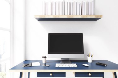 Bilgisayar monitöründe mavi masa