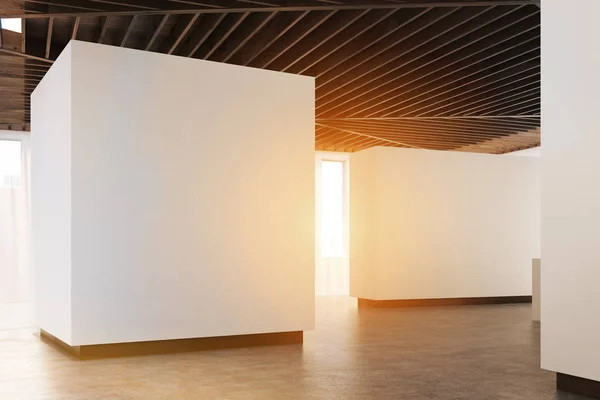 Galeria de arte piso de concreto, vista lateral, tonificado — Fotografia de Stock