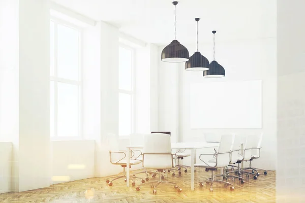 Sala de reuniones blanca con lámparas, lado, tonificado —  Fotos de Stock