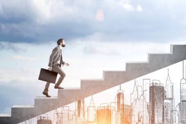 Sakallı adam merdivenlerde