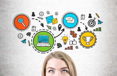 Sarışın kadın ve kupa kroki