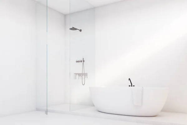 Salle de bain de luxe avec mur de verre, coin — Photo