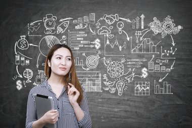 Asyalı kadın iş kroki yakınındaki bir tablet ile