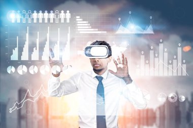 Grafikler ile bir şehirde vr bardaklarda Afrika adam