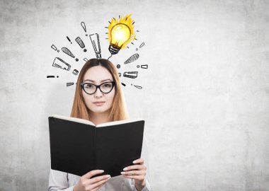 Kitap ve ampul, anlatım kadın ile