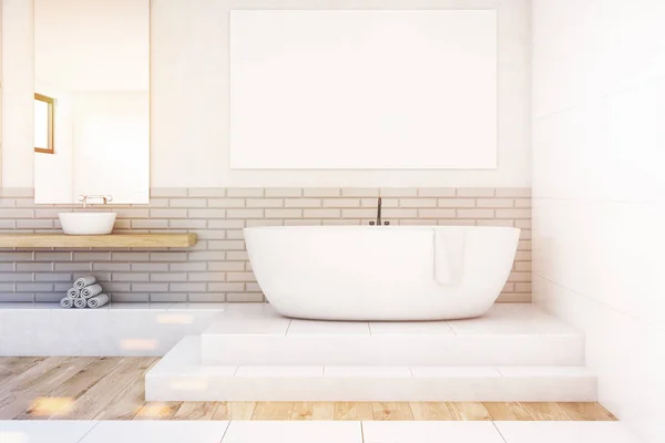 Μπάνιο με καθρέφτη και αφίσα, λευκό, τονισμένα — Φωτογραφία Αρχείου