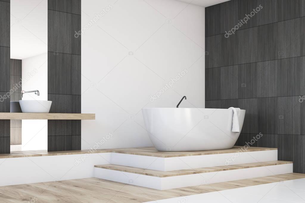 Pared negra con espejo | Esquina del cuarto de baño con un espejo