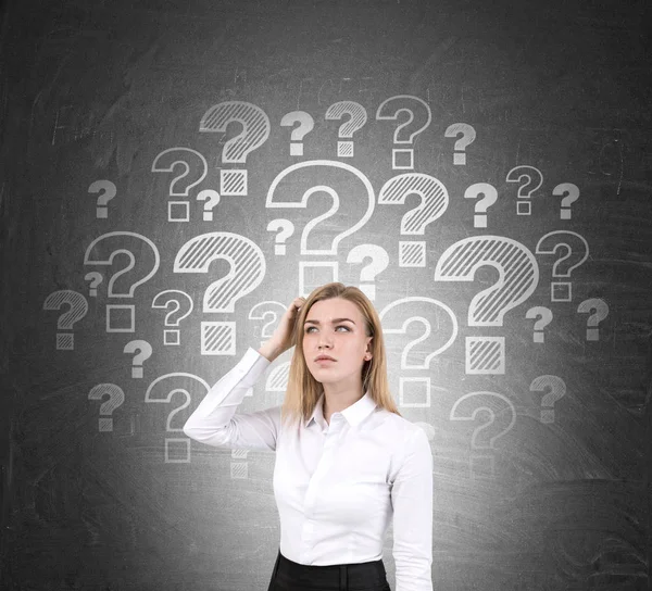 Confused blond woman and question marks — Stock Photo, Image