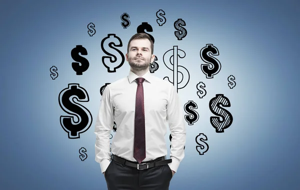 Selbstbewusster Mann und Dollarzeichen auf blau — Stockfoto