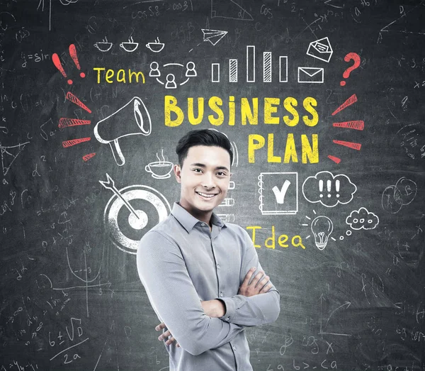 Asiatique homme et business plan sur tableau noir — Photo