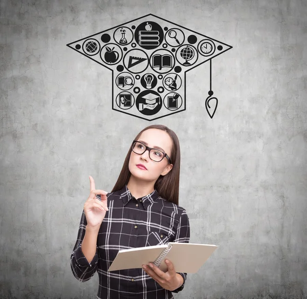 Chica con un libro e iconos de la educación — Foto de Stock