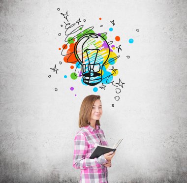 Kız pembe ve renkli ampul