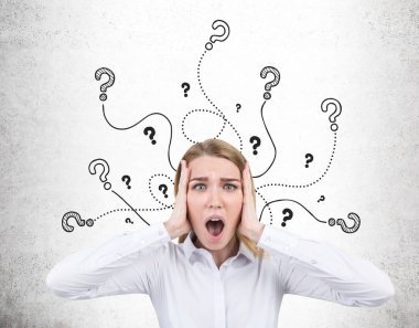 Çığlık atan kadın ve soru işaretleri