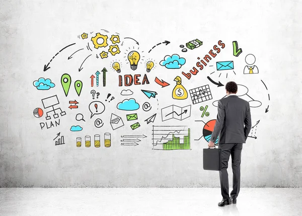 Uomo con valigia e brillante idea di business — Foto Stock