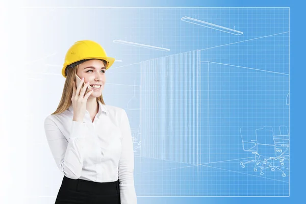 Mujer en hardhat y plano — Foto de Stock