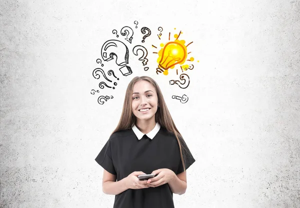 Smiling woman with phone, bulb and questions — Stock Photo, Image