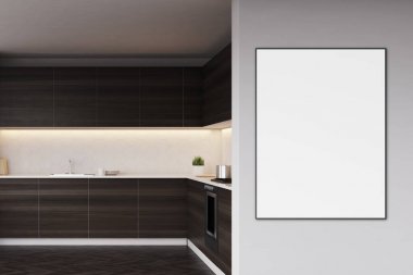 Koyu ahşap mutfak bir posteri ile