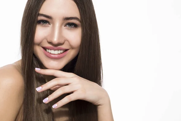 Mujer sonriente con cabello castaño — Foto de Stock