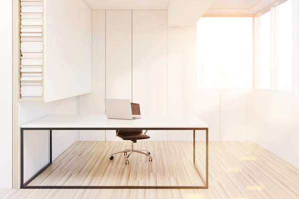 Cameră CEO cu laptop, masă albă, tonifiată — Fotografie, imagine de stoc