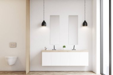 Tuvalet ve lavabo, beyaz duvar