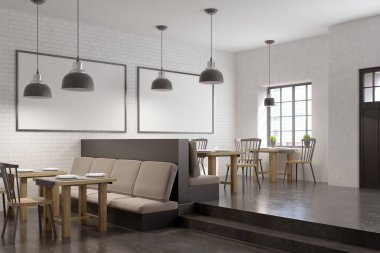 İki posterler bir kafe köşesinde