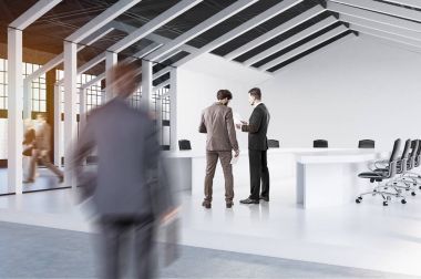 Ev çerçeveli konferans odası, köşe, insanlar