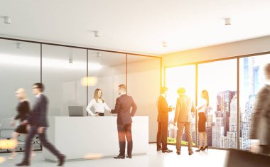 İnsanlarla gri ofis