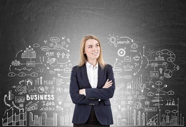 Donna con braccia incrociate e idea di business — Foto Stock