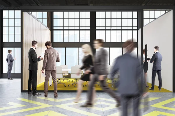Sala de conferências, piso amarelo e cinza, pessoas — Fotografia de Stock