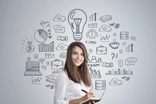 Menina com notebook e esquema de ideia — Fotografia de Stock