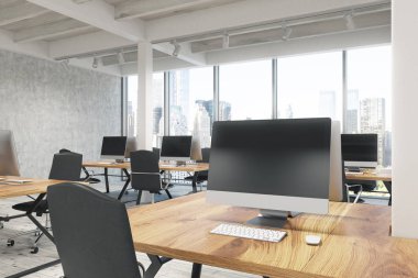 Açık yazıhane ayağı ile yakın çekim