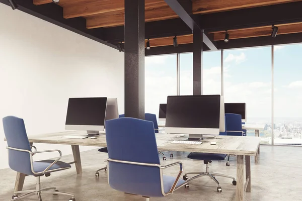 Office ile metal ayağı, iki bilgisayar, tonda