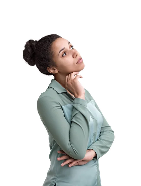 Nadenkend Afrikaanse Amerikaanse vrouw, geïsoleerd — Stockfoto