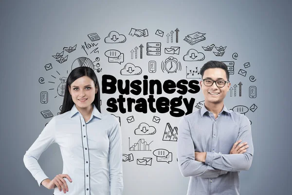Geschäftsteam und Strategie, graue Wand — Stockfoto