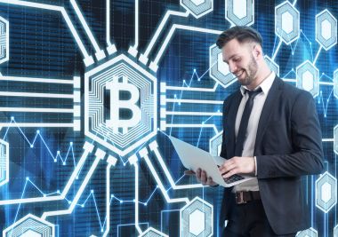 İşadamı dizüstü bilgisayar ve bitcoins