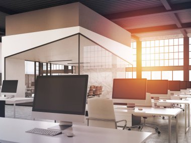 Akvaryum ile office açık tonda yan,