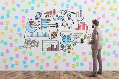 İşadamı ve düzeni ile yapışkan notlar