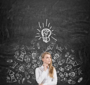 Sarışın kadın iş düşünüyorsun, ampul