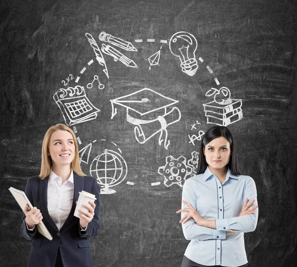 Twee benaderingen van onderwijs, vrouwen — Stockfoto