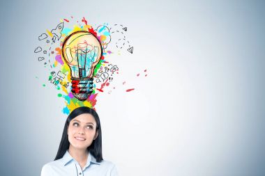 Neşeli işkadını ve ampul