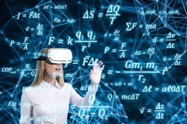 Kadın vr gözlük ve formüller