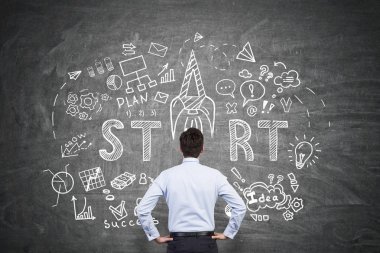 Kroki başlangıç bakarak işadamı