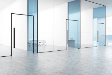 Mavi şeffaf ofis binası yan görünüm