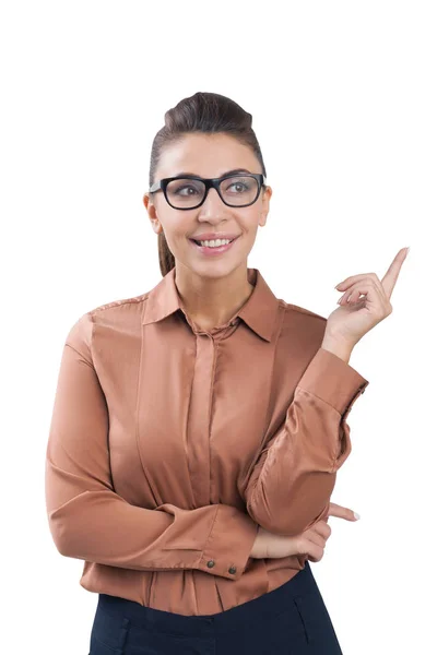 Mujer sonriente en gafas que muestran hacia arriba aislado — Foto de Stock